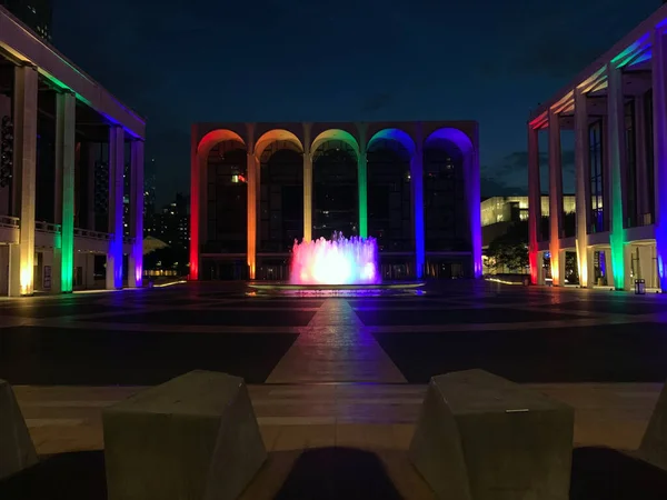 Luces Colores Arco Iris Iluminando Columnata Del Lincoln Center Ciudad — Foto de Stock