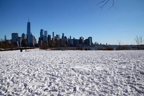 Downtown Manhattan Med Vintersnö Marken Fångas Från Liberty State Park — Stockfoto