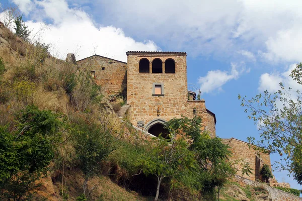 Talya Umbria Zeytin Ağaçları Olan Bir Dağın Yamacında Geleneksel Bir — Stok fotoğraf