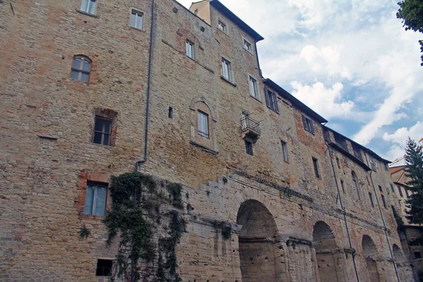 意大利翁布里亚佩鲁贾市中心的历史石头建筑 — 图库照片
