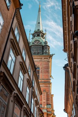Gamla Stan, Stockholm, İsveç sokaklarındaki eski evlerin cepheleri.