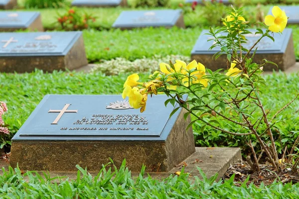 KANCHANABURI WAR CEMETERY — Stock Photo, Image