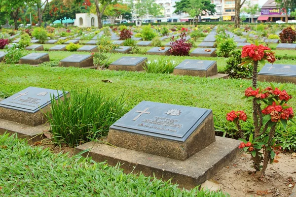 KANCHANABURI WAR CEMETERY — Stock Photo, Image