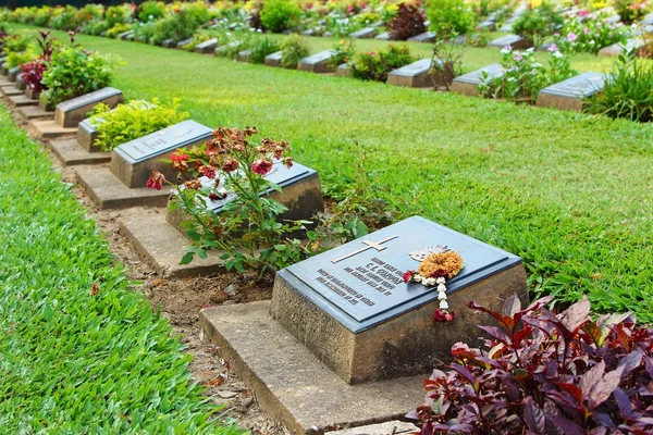 KANCHANABURI WAR CEMETERY — Stock Photo, Image