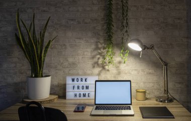 Evdeki telsiz bağlantısı. Merkez ofis kavramı