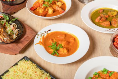 Tipik Hint mutfağı çeşitleri.