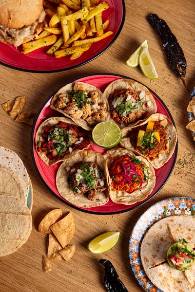 Variedade Tacos Típicos Cozinha Mexicana Vista Superior — Fotografia de Stock