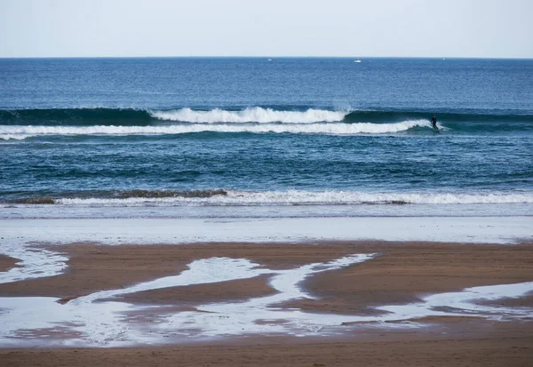 Surfing Στην Παραλία Zarautz Στην Πόλη Του San Sebastian — Φωτογραφία Αρχείου