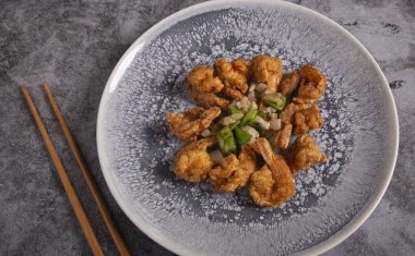 Tempura Karidesleri (Kızarmış Karides)) .