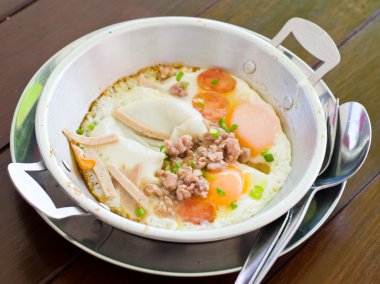 Tavada kızarmış yumurta.