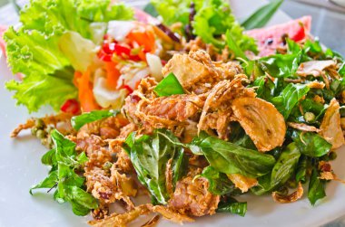 ot soslu kızarmış domuz eti