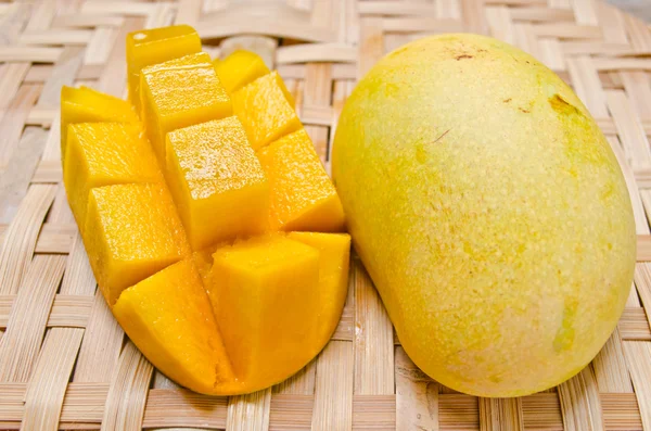 Fresh and colorful mango — Stock Photo, Image