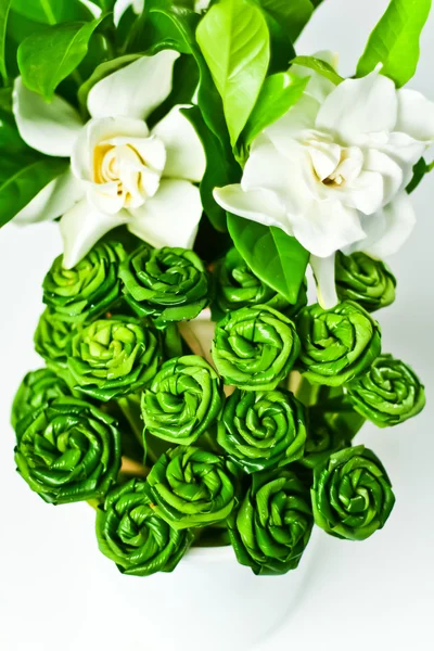 Roses made from pandanus leaves — Stock Photo, Image