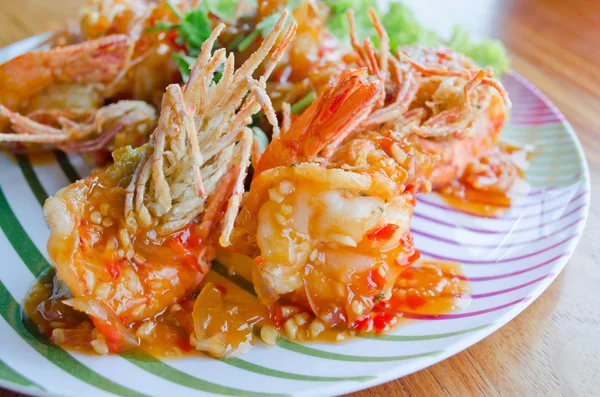 Udang goreng dengan saus — Stok Foto