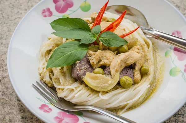 Green curry with rice vermicelli — Stock Photo, Image