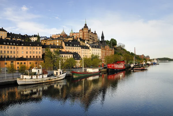 Stockholm embankment with boats — Stock Photo, Image