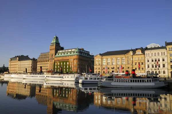 Stockholm embankment with boats — Stock Photo, Image