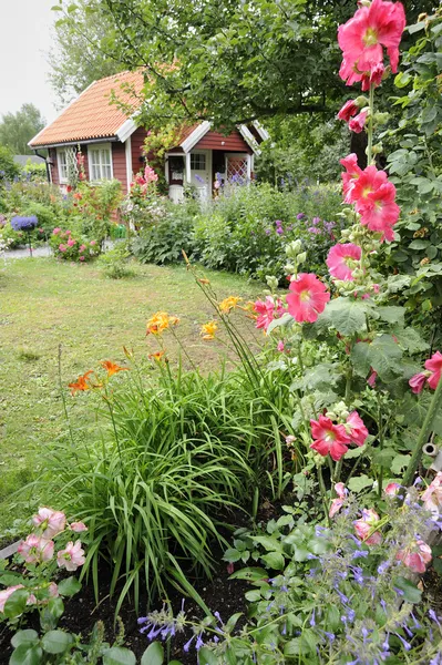 Idyllisches Sommerhaus — Stockfoto