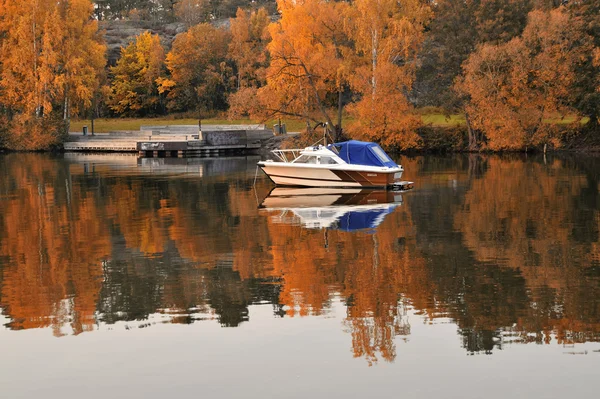 在瑞典的内湖船 免版税图库图片