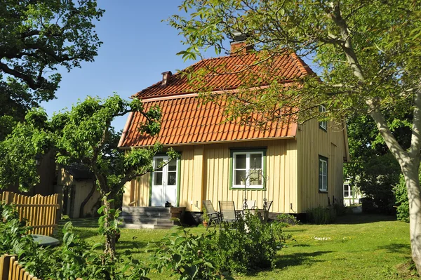 Idyllisches Sommerhaus — Stockfoto