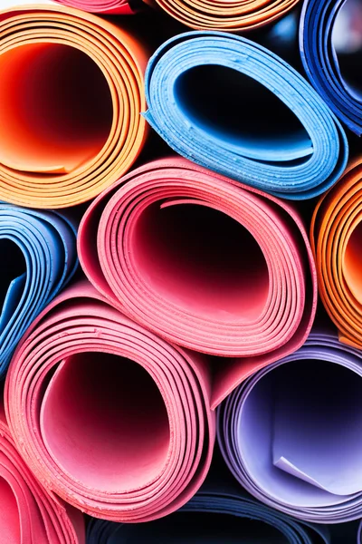 Covoare de yoga colorate — Fotografie, imagine de stoc