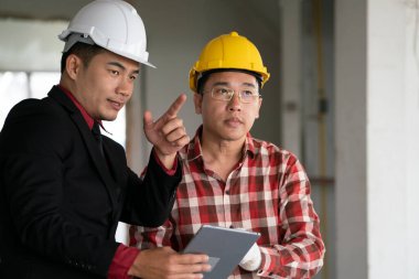 Asyalı mühendislere inşaat alanı ve mühendislik konseptinde danışıldı ve plan yapıldı.