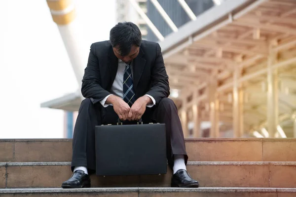 Empresários Desempregados Empresa Sentam Rua Conceito Desemprego — Fotografia de Stock
