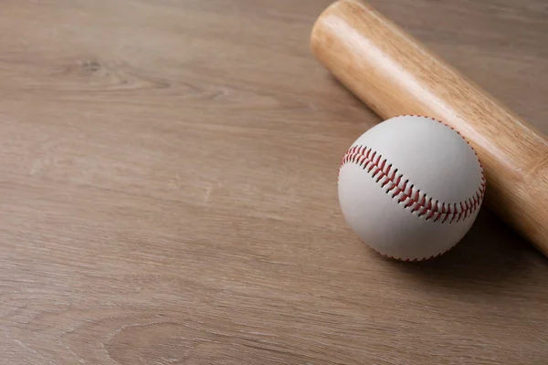 Gros Plan Batte Baseball Baseball Sur Fond Table Bois Concept — Photo