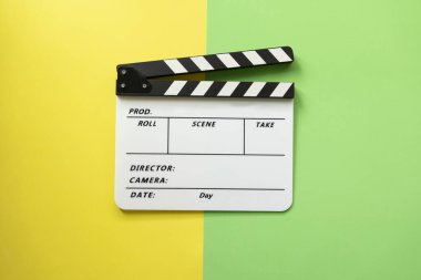 Yeşil ve sarı masada film alkışları; film, sinema ve video fotoğrafçılığı kavramı