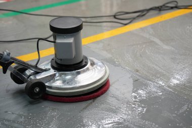Yıkama dış geçit Parlatma makine kullanarak Temizleme insanlar.