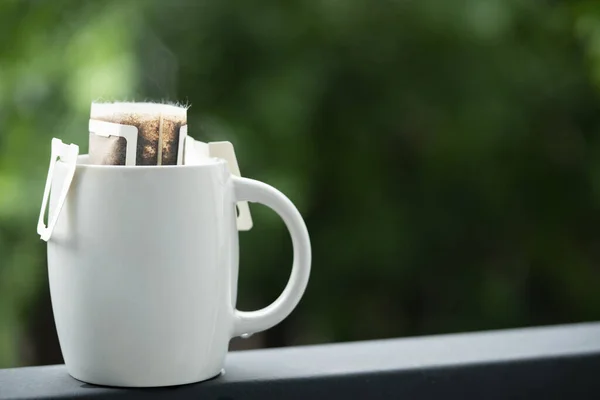 Instant Freshly Brewed White Cup Coffee Drip Bag Fresh Coffee — Foto de Stock