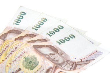 Tayland kağıt para birimi ve paraları beyaza izole edilmiş.