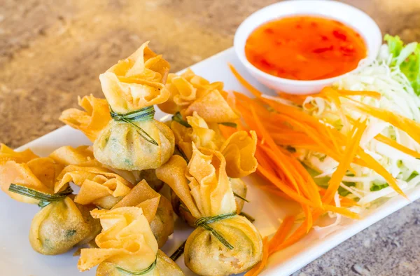 Stekt fläsk dumplings insvept är mat thailand — Stockfoto