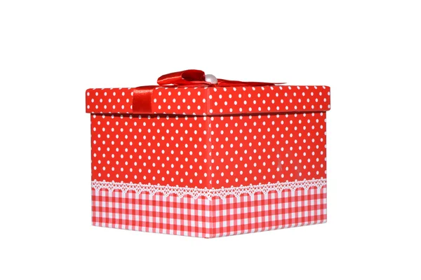 beyaz zemin üzerine kırmızı tek hediye kutusu