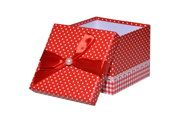 beyaz zemin üzerine kırmızı tek hediye kutusu