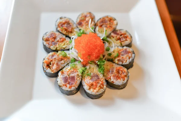 limon suyu ile taze çiçek maki