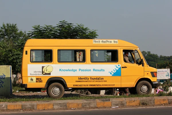 okul otobüsü pune şehrinde