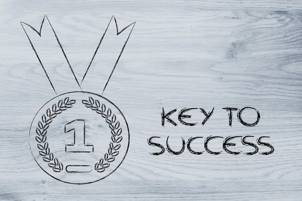 Ключ к успеху - символ золотой медали — стоковое фото