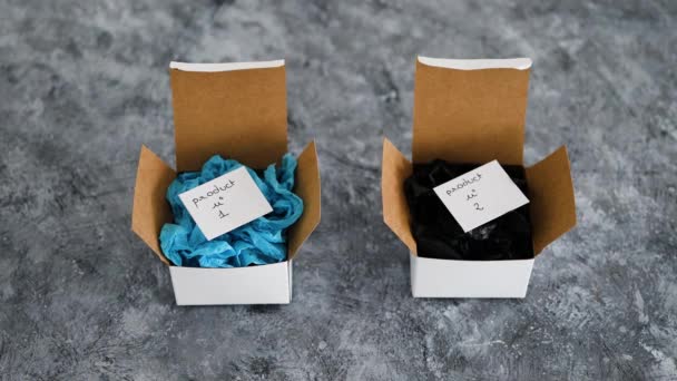 Cajas Paquetes Entrega Línea Con Producto Etiquetas Con Diferentes Colores — Vídeo de stock