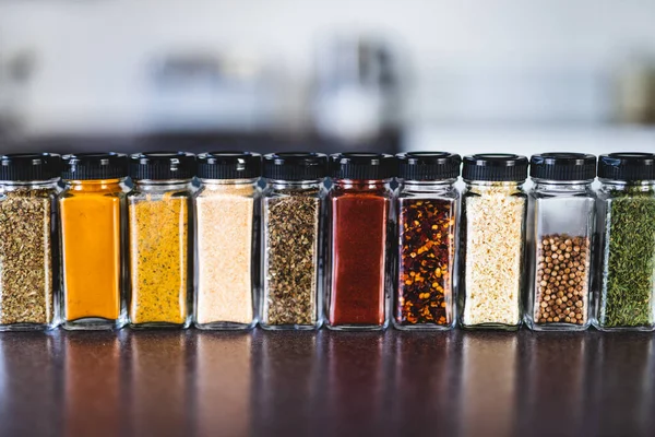 Spices Seeds Seasonings Matching Spice Jars Tidy Pantry Shelf Simple — Stock Photo, Image