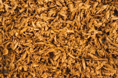 Vejetaryen doğranmış teriyaki tofu, sağlıklı bitki bazlı yemek tarifleri.