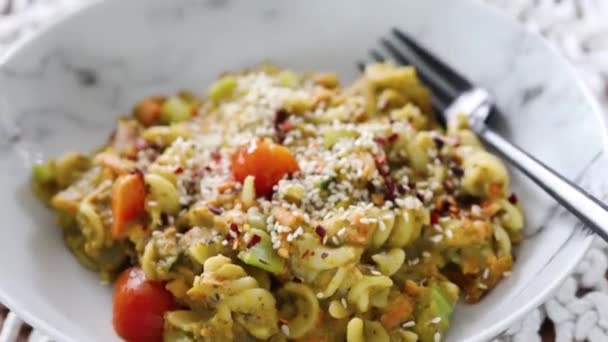 Pasta Vegana Con Carote Celeri Salsa Pesto Fresco Ricette Alimentari — Video Stock