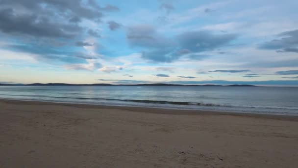 Красивый Пляж Вид Тихий Океан Сумерки Пляже Кингстон Южной Тасмании — стоковое видео