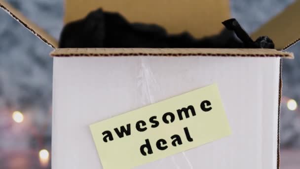 Посылка Этикеткой Awesome Deal Ней Волшебные Огни Заднем Плане Интернет — стоковое видео