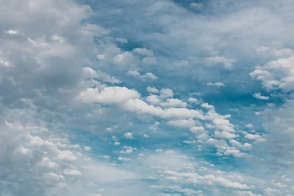 Beautiful Sky Fluffy Clouds Formation Contrasty Tones — Stock Photo, Image