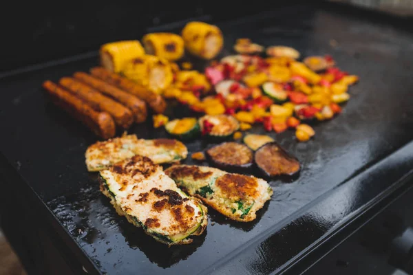 Veganistische Barbecue Met Gegrilde Groenten Plantaardige Worstjes Maïs Kolf Gezonde — Stockfoto