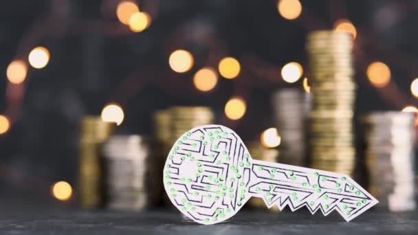妖精の光と異なるコインの山の前でデジタルキーを保持する手 暗号通貨とデジタル支払いや投資の概念 — ストック動画
