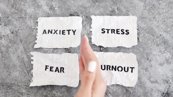 Mano Empujando Estrés Miedo Ansiedad Burnout Textos Distancia Psicología Concepto — Vídeos de Stock