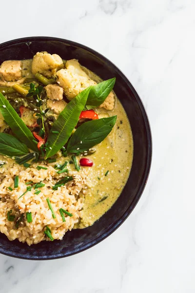 Curry Vert Végétalien Tofu Poivron Chou Fleur Servi Avec Riz — Photo