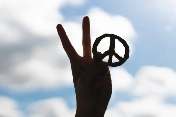 Hand Silhouette Making Peace Sign Holding Peace Icon Made Cardboard — Stock Photo, Image